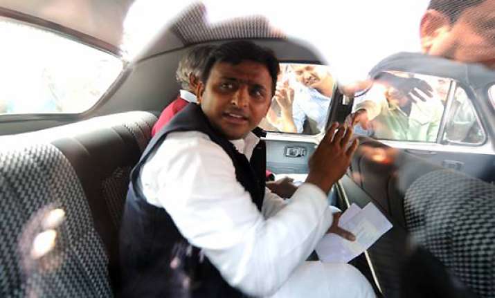 no moves afoot for formation of third front says akhilesh