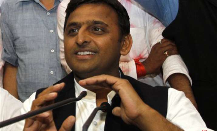 no plans to bring down upa govt says akhilesh