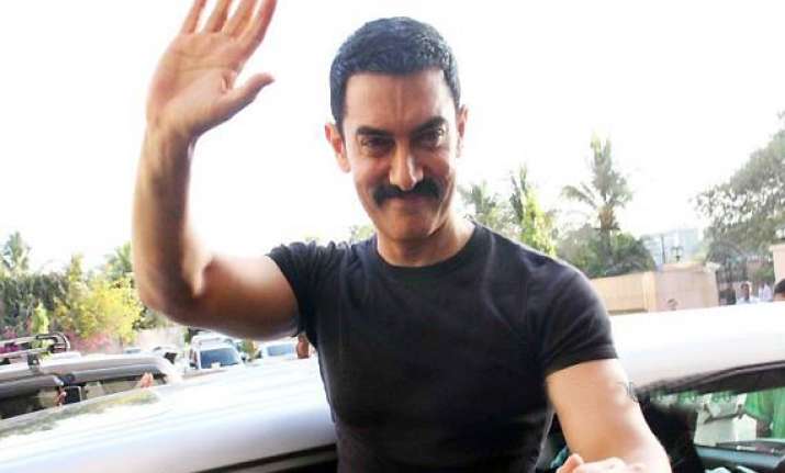 no politician should be there in lokpal panel aamir
