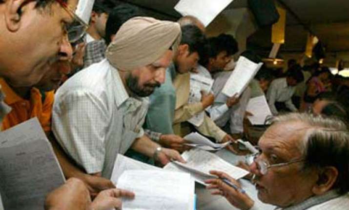 no returns filed by 300 political parties finds i t probe