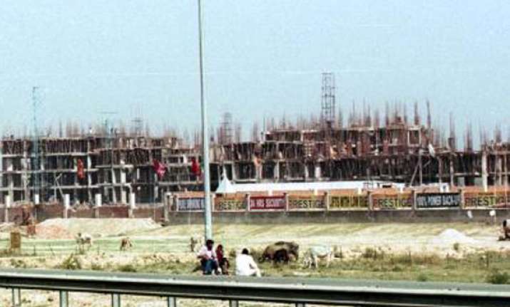 noida extension flat buyers to move court