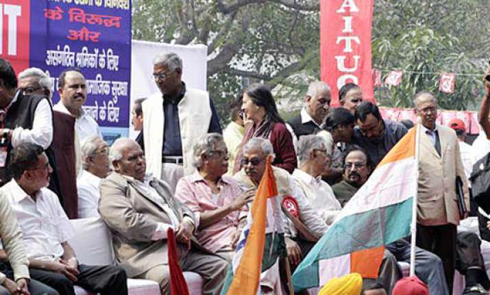normal life unaffected by strike in kolkata