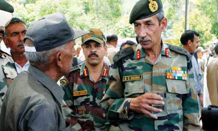 northern army commander visits forward posts on loc in