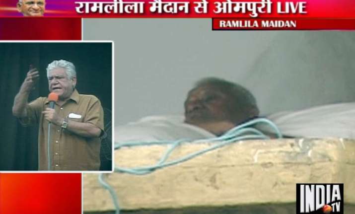 om puri visits ramlila maidan
