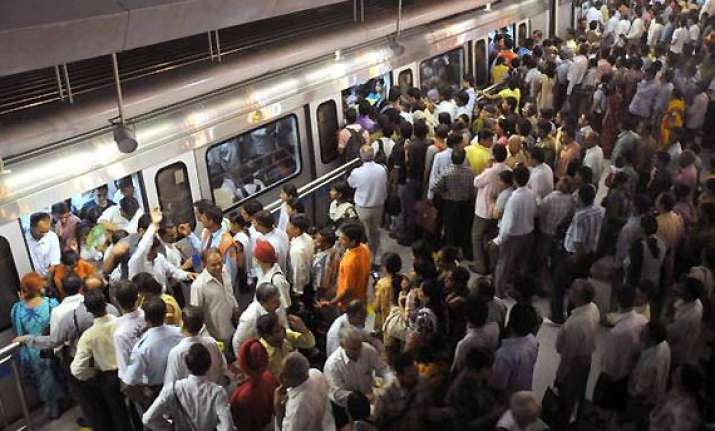 on raksha bandhan day delhi metro ridership crossed 20 lakh