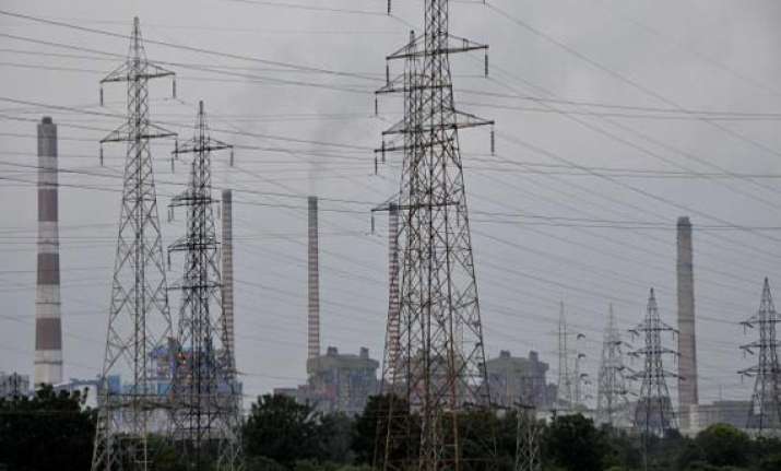 outages despite surplus power delhi govt pulls up discoms