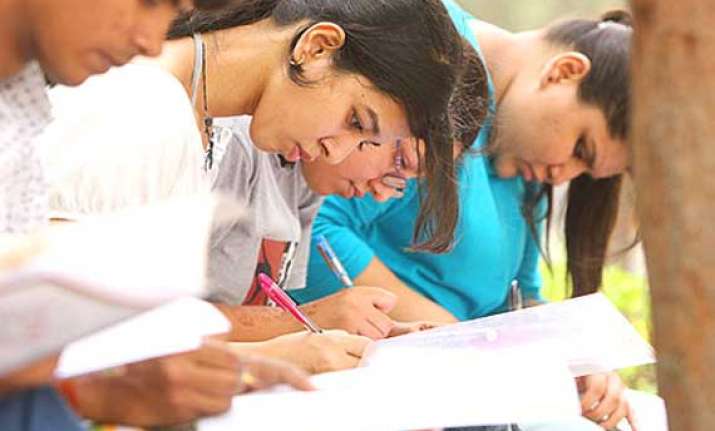 over 3.27 lakh du admission forms sold