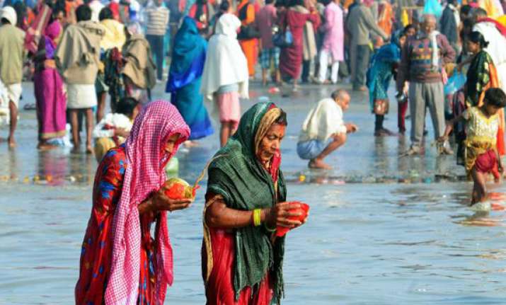over 8 lakh pilgrims take holy dip at gangasagar mela