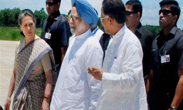 pm sonia visit jawans injured in srinagar militant attack