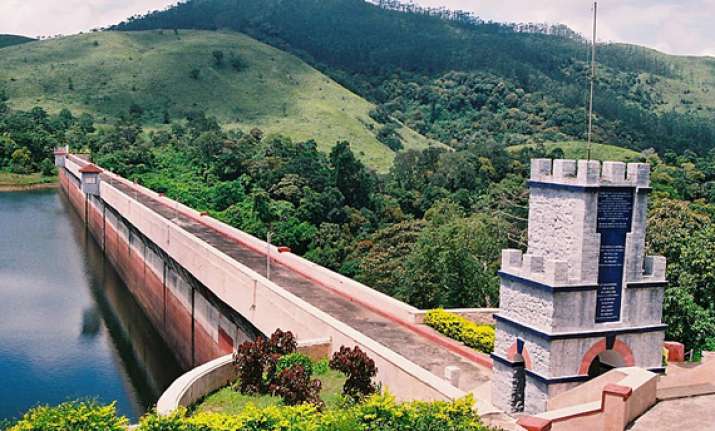 pm expresses concern over violence on mullaperiyar dam issue