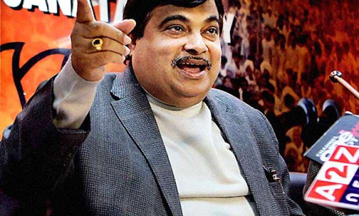 pm sonia must apologize for arrests in cash for vote says
