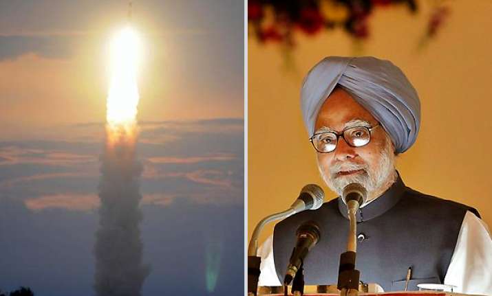 pm congratulates scientists for pslv launch