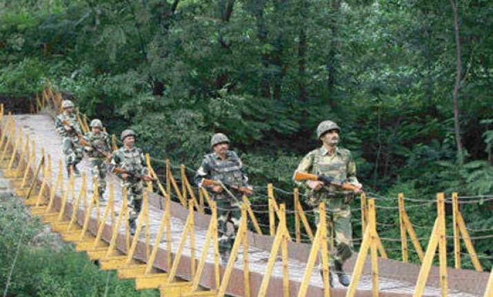 pak targets indian posts along poonch 7th ceasefire