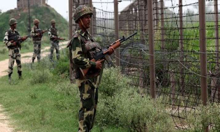 Heavy firing by Pak troops across LoC