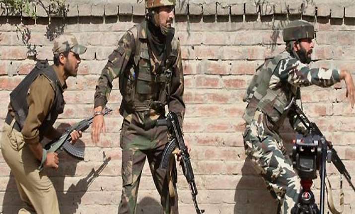 eight policemen injured in srinagar gunfight