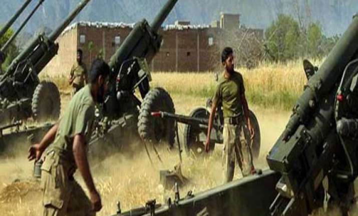 pakistani troops fire at indian posts in kashmir