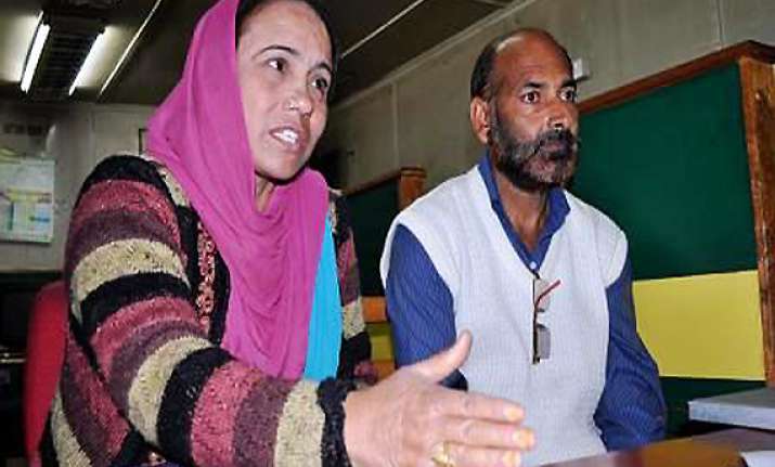 parents of delhi blast suspect allege torture of their son