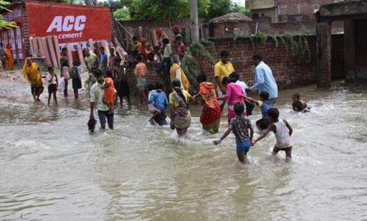 people living in low lying areas along yamuna being