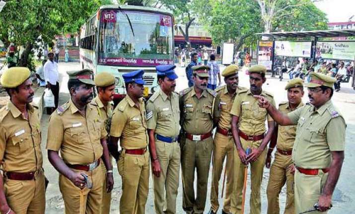 petrol bombs hurled at the office of tamil outfit