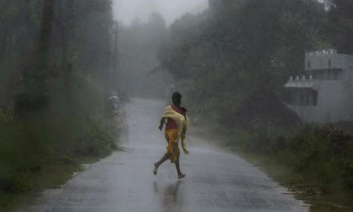 phailin storm killed at least five in jharkhand