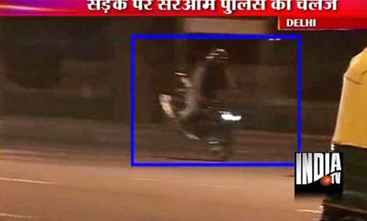 police turns blind eye to stunt bikers at india gate