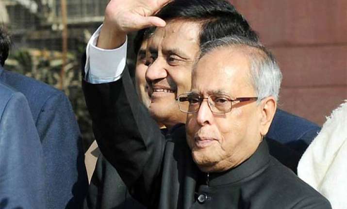 govt cornered pranab briefs congress mps on fdi inflation