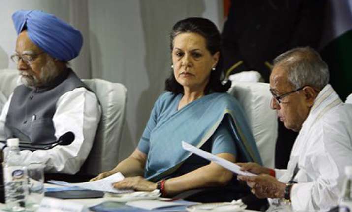 pranab to meet pm sonia to remove logjam over retail fdi