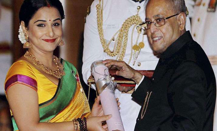 president confers padma awards to mashelkar vidya balan