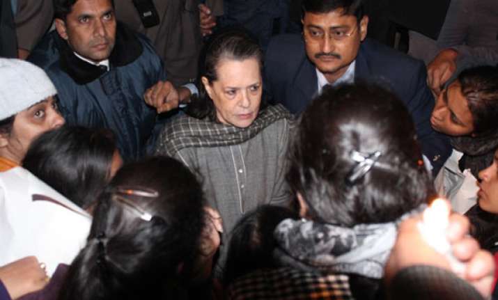 protesters meet sonia rahul who assure speedy action