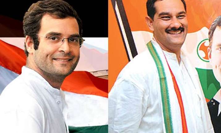 rahul gandhi meets communal riot victims in bharatpur