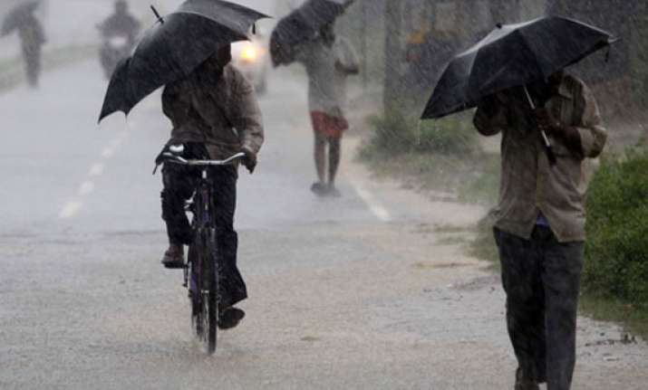 rain adds to miseries of cyclone hit people in odisha