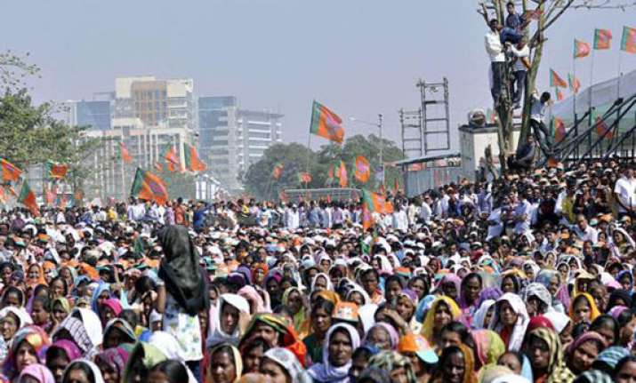 rallies in full swing in mumbai ahead of final leg of polls