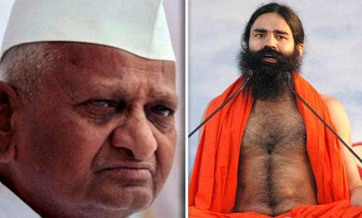 ramdev lashes out at govt over anna hazare fast