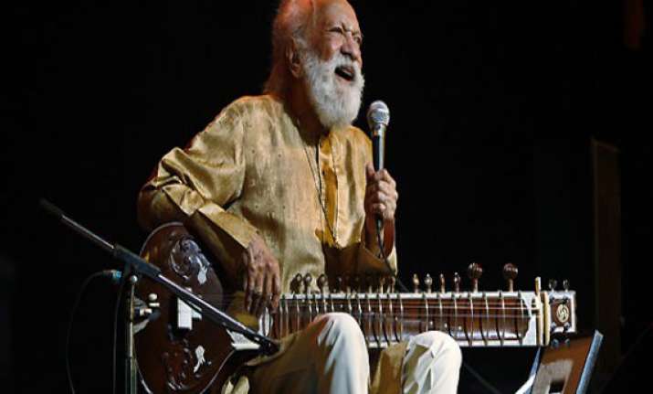 ravi shankar wore oxygen mask for last performance