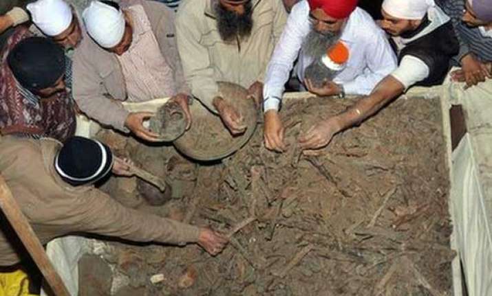 remains of 282 mutineers of 1857 revolt dug out from well