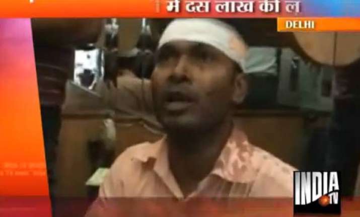 robbers loot rs 10 lakh jewellery in east delhi