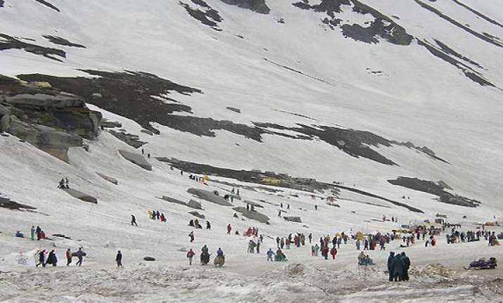 rohtang pass to reopen for tourists from wednesday