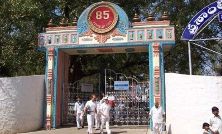 rs 35 lakh cash seized from car coming from sathya sai