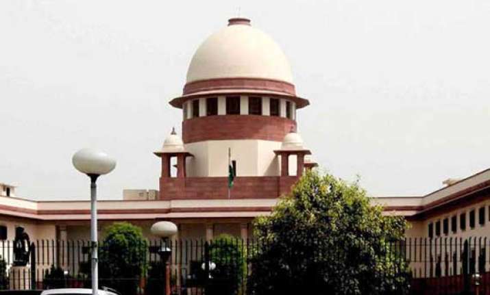 sc notice to centre states on plea against e rickshaws