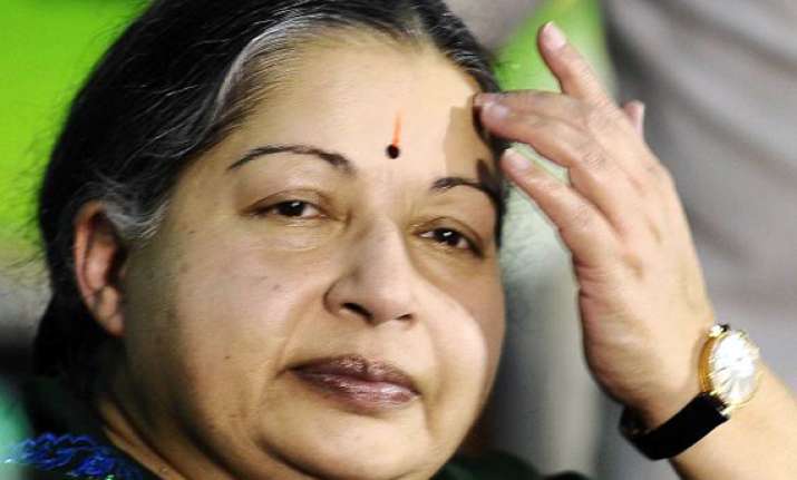 sc issues notice to jayalalithaa on cbi s plea against her