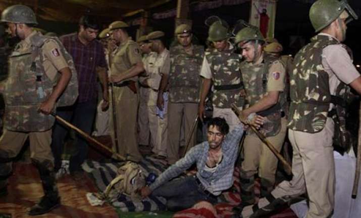 sc seeks ramdev run trust response on ramlila maidan police