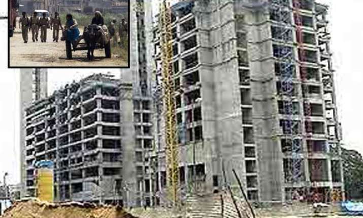 sc slams mayawati govt over greater noida land acquisition
