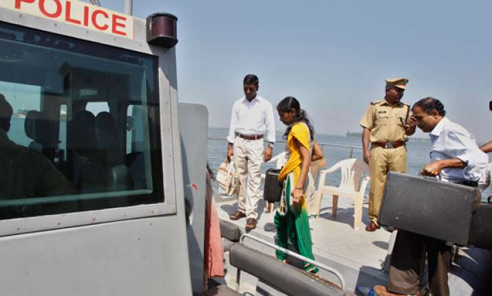sit seizes weapons during search of italian vessel
