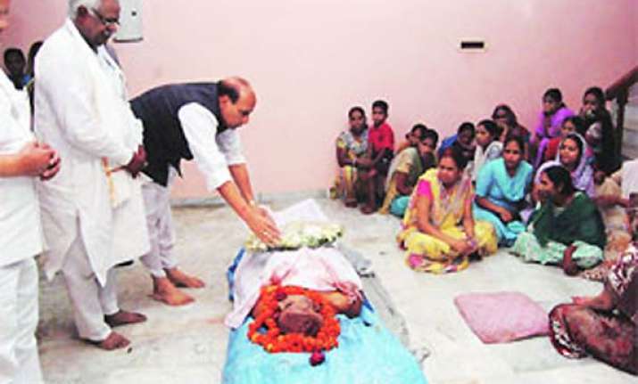 sachan s family refuse to cremate him demand cbi probe