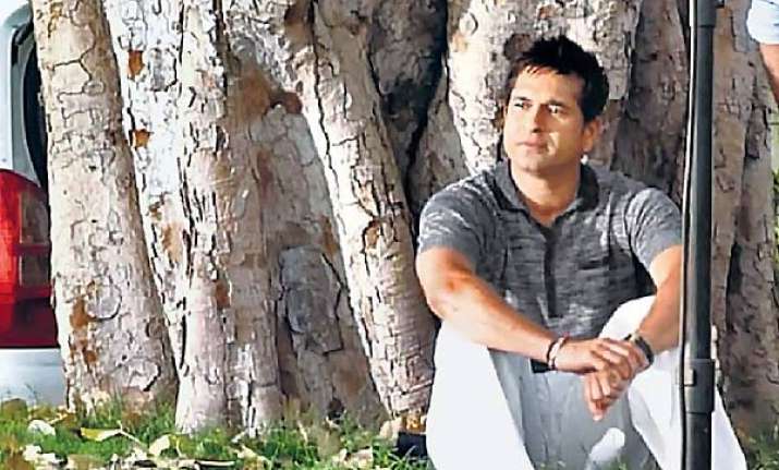 sachin sits under sai tree in jaipur