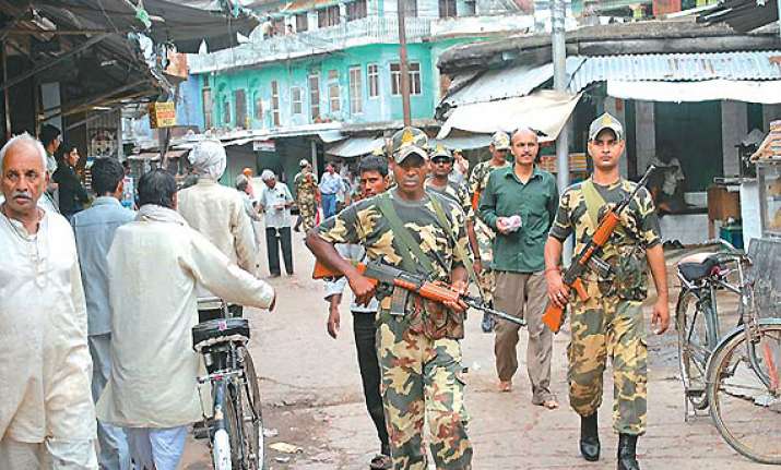 up govt foils vhp rally 1 600 held borders sealed