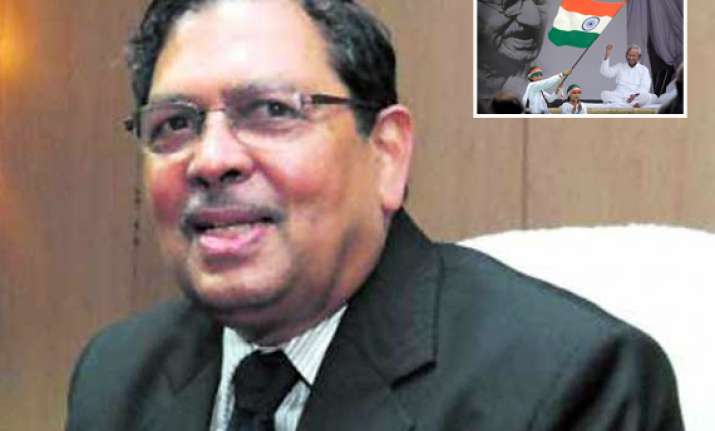santosh hegde appeals to hazare to end fast
