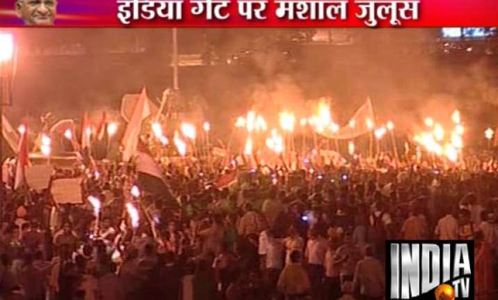 sea of anna supporters at india gate