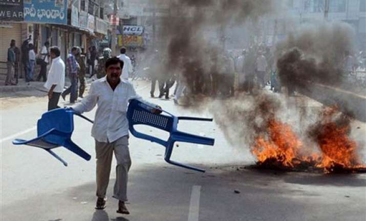 seemandhra protests ap cm reviews situation