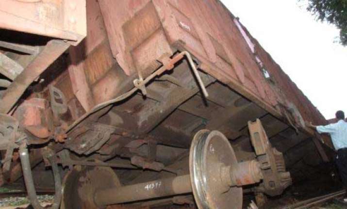 seven wagons of goods train derail near ratnagiri